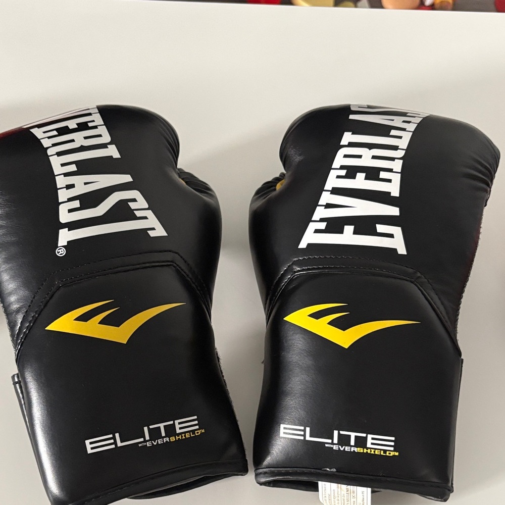 Everlast Elite Black and Yellow Gloves